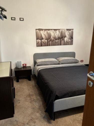 a bedroom with a large bed and a table at L'Asfodelo in Uggiano la Chiesa