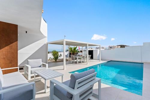 Piscina en o cerca de Luxury family villa with privacy