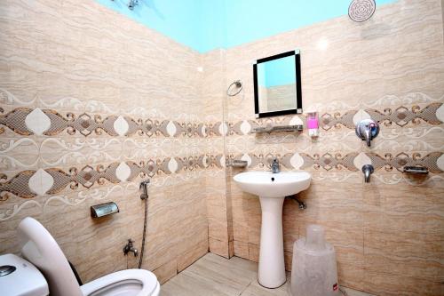 Koupelna v ubytování Hotel Dev Bhoomi Inn