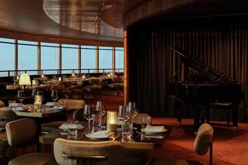 En restaurant eller et andet spisested på New York Marriott Marquis