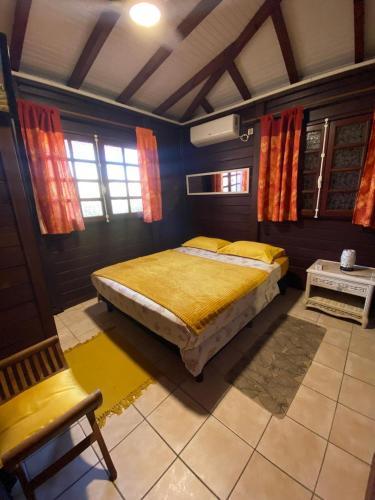 En eller flere senge i et værelse på Instant nature