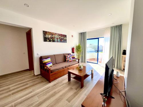 Vilamoura Design 2 by Homing