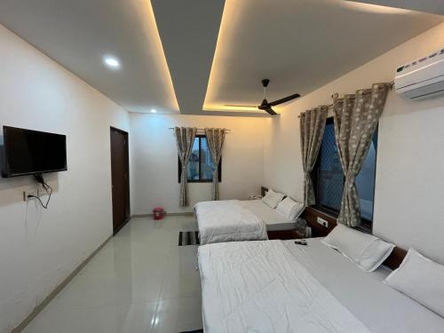 Hotel Shri Raghuvanshにあるベッド