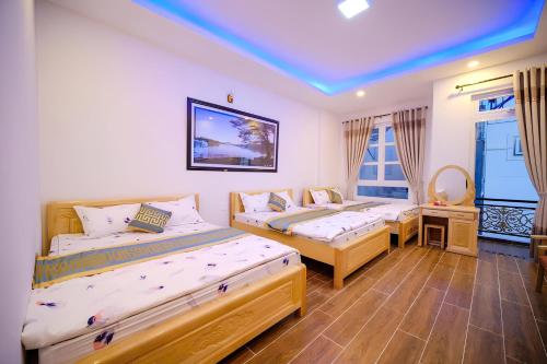 Postel nebo postele na pokoji v ubytování 688 Hotel Đà Lạt