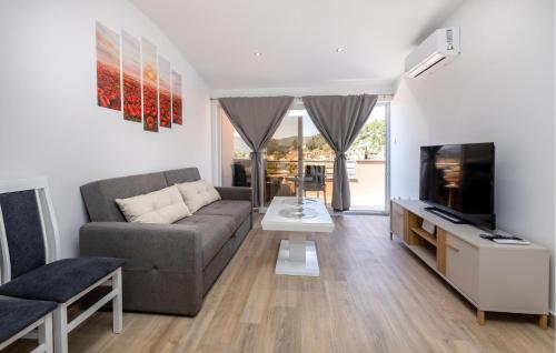 Lovely Apartment In Ploce With Wifi