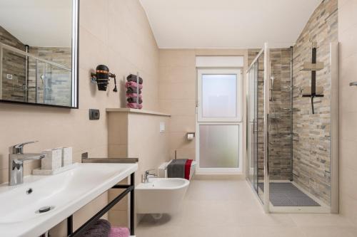 a bathroom with a shower and a sink and a toilet at Adults only Guesthouse Villa Samantha by Irundo in Rovinj
