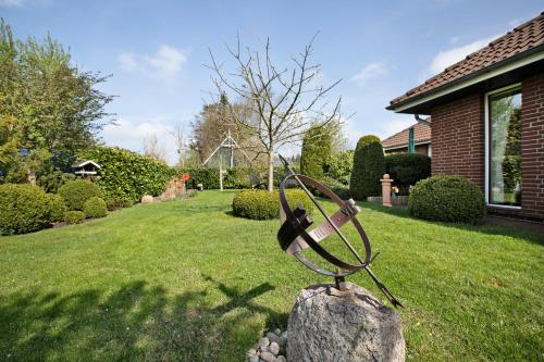 a statue of a bird on a rock in a yard at Ferienwohnung Martina in Leck