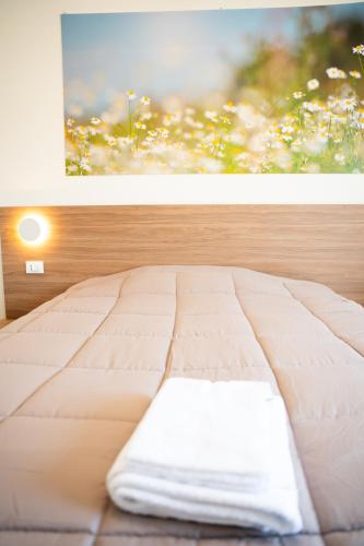 a white bed in a room with a window at roveleto camere in Roveleto