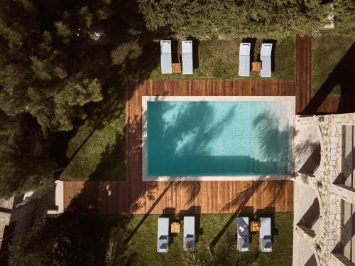 Bazén v ubytování Casa Di Pietra, a Private Retreat with Heated Pool, By ThinkVilla nebo v jeho okolí
