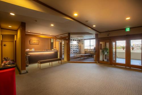 a lobby of a hotel with a waiting room and a waiting room at Yuyaruru Saisai in Kanazawa