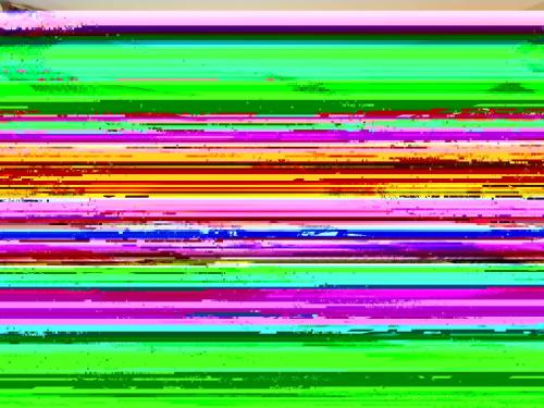 un écran d'ordinateur avec des couleurs arc-en-ciel dessus dans l'établissement Apartment Les Hauts de Deauville-2 by Interhome, à Tourgéville