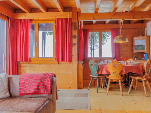 Coin salon dans l'établissement Chalet Le Cyclamen by Interhome
