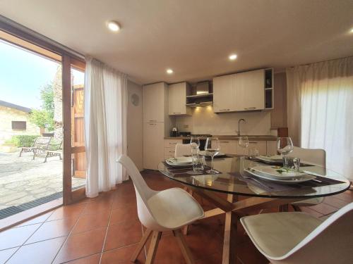 Kuchyňa alebo kuchynka v ubytovaní Apartment Edera di Patrizia by Interhome