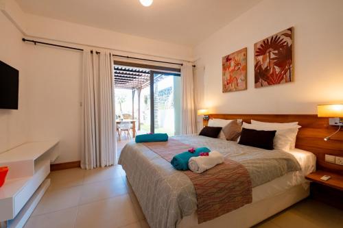 Ένα ή περισσότερα κρεβάτια σε δωμάτιο στο Beachfront chic retreat