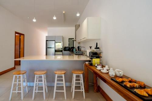 Η κουζίνα ή μικρή κουζίνα στο Beachfront chic retreat