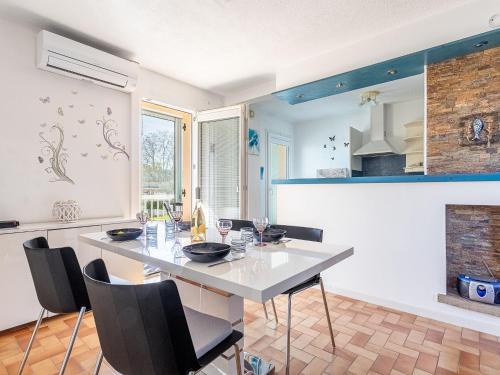 Apartment Les Lavandes by Interhome