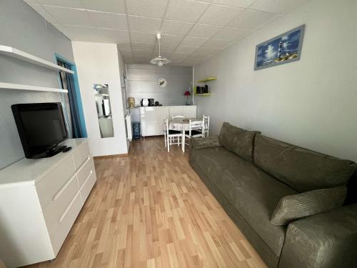 Appartement 2 pièces avec terrasse et véranda, à 200 m de la plage, commerces et pistes cyclables - FR-1-324A-22