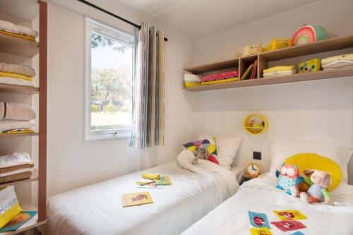 Postel nebo postele na pokoji v ubytování Camping de Contrexeville