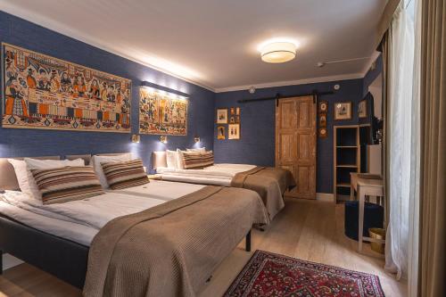 Lady Hamilton Hotel Image