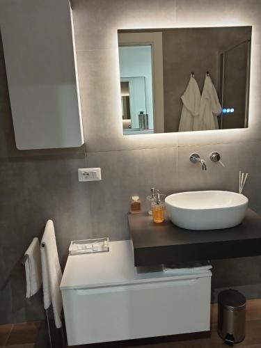 Ένα μπάνιο στο SUITE CONTI 36 terrazza sul mare