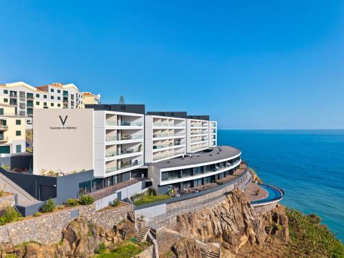 Oceanfront Elegance Madeira Retreat