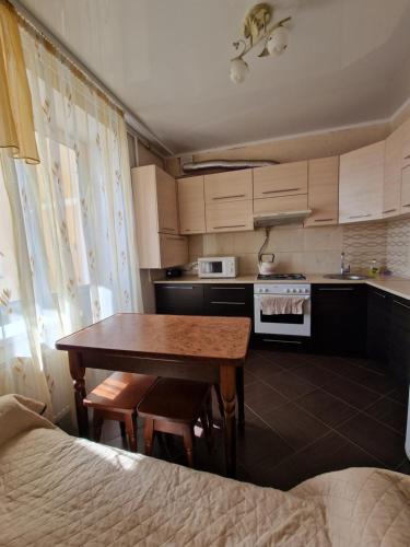 Η κουζίνα ή μικρή κουζίνα στο Apartment on Chornovola, 44