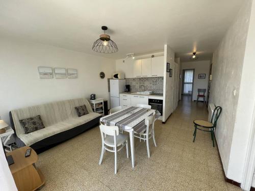 Appartement T3 spacieux, 6 couchages à Saint-Cyprien Plage, proche port et commerces, parking sécurisé - FR-1-106-38