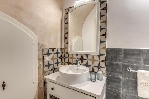a bathroom with a sink and a mirror at B&B Fiore in Gallipoli