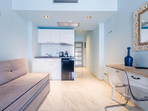 Φωτογραφία από το άλμπουμ του Alpha Luxury Suites στο Πευκοχώρι