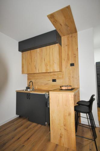 Una cocina o cocineta en Studio Dobra Voda 4