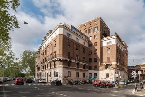 GuestHost - Bright Apartment X4 along the Tevere!