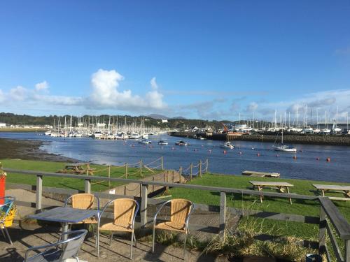 Gallery image of Crown Hotel in Pwllheli