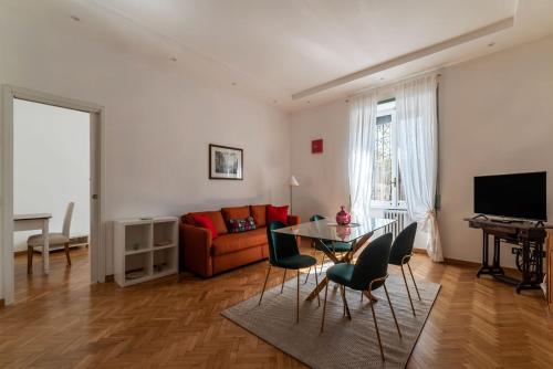 GuestHost - Bright Apartment X4 along the Tevere!