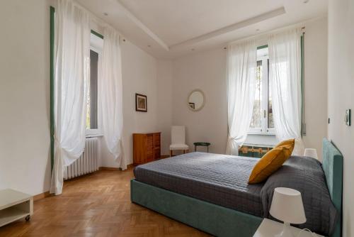 GuestHost - Bright Apartment X4 along the Tevere!
