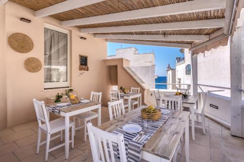 a dining room with a table and chairs on a balcony at B&B Fiore in Gallipoli