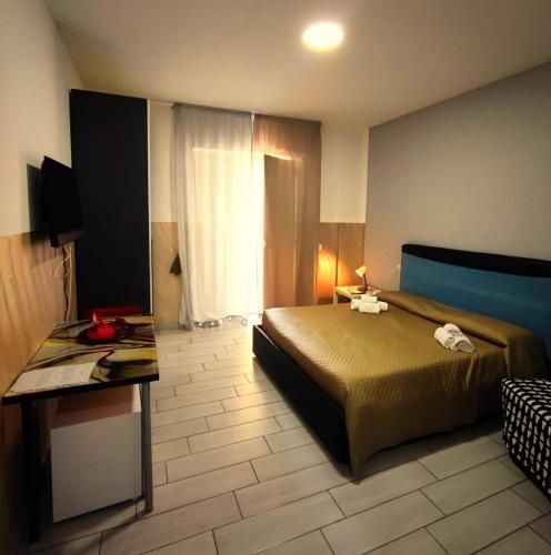 Neapolis center