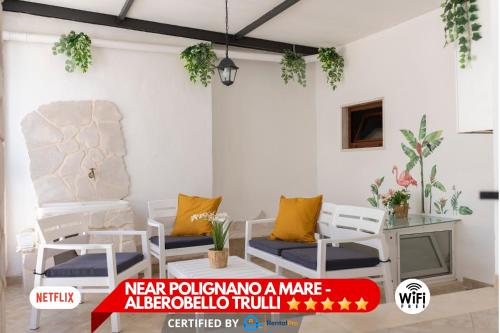 a room with two chairs and a table at 5 stelle Dimora storica in Valle D'Itria con WIFI in Turi
