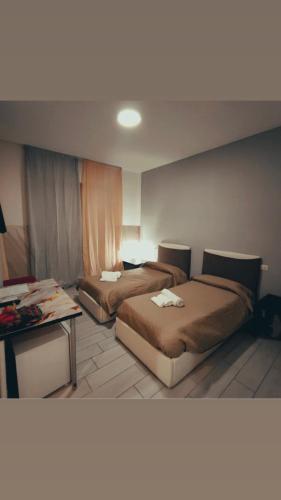 Neapolis center