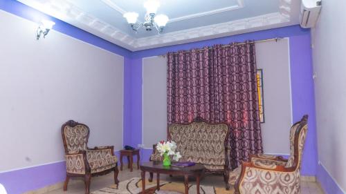 Ein Sitzbereich in der Unterkunft Hotel Residence Madadjeu