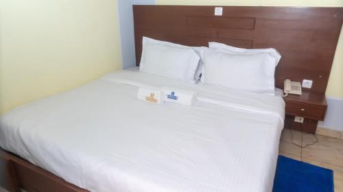 Ein Bett oder Betten in einem Zimmer der Unterkunft Hotel Residence Madadjeu