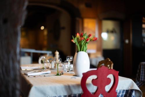 ホテル アーノルドにあるレストランまたは飲食店