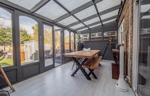 Μπαλκόνι ή βεράντα στο 5 Bed Gem plus Private Garden Studio