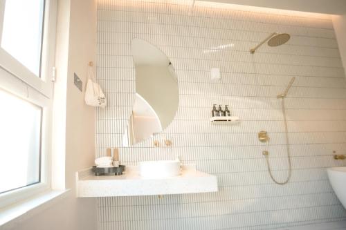 a bathroom with a sink and a mirror at EUPHORIA丨Quiet Garden Quiet Designer Garden Hotel丨Datang Never Sleeps City Big Wild Goose Pagoda Subway Station Branch丨Near the scenic area in Xi'an