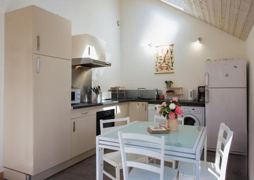 Η κουζίνα ή μικρή κουζίνα στο A deux pas du port