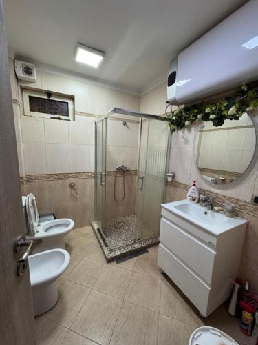 Ένα μπάνιο στο Tirana Skanderbeg corner flat