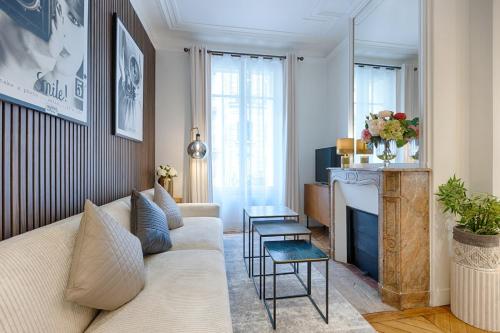 Luxury 2-Bedroom for 6 - Avenue Montaigne