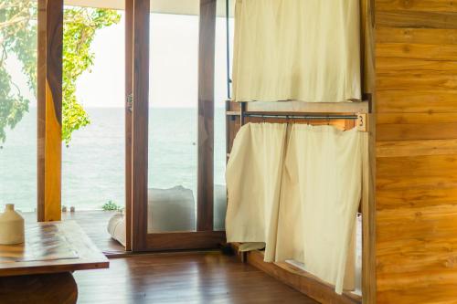 a room with a large window and a curtain at El Pital, Chocolate Paradise in Balgue