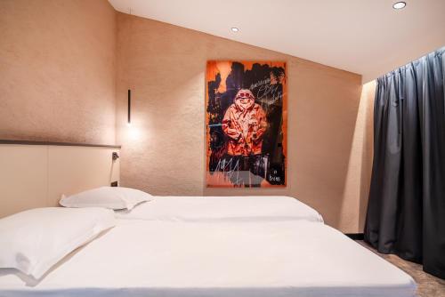 Кровать или кровати в номере HOTEL by REBOUL - Boutique Hôtel Cassis