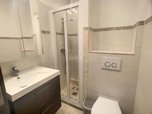 Photo de la galerie de l'établissement Antibes Cap d'Ambre Studio avec terrasse au calme, à Antibes