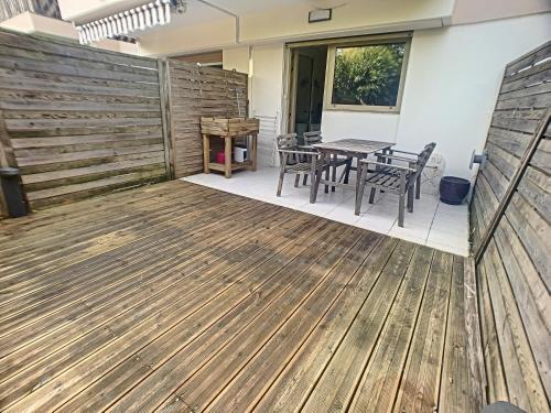 Photo de la galerie de l'établissement Antibes Cap d'Ambre Studio avec terrasse au calme, à Antibes